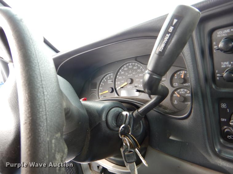 image for item DE0101 2001 Chevrolet Suburban C1500 SUV