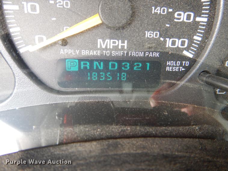 image for item DE0101 2001 Chevrolet Suburban C1500 SUV