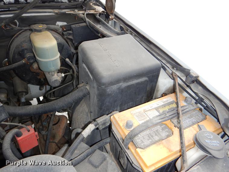 image for item DE0101 2001 Chevrolet Suburban C1500 SUV