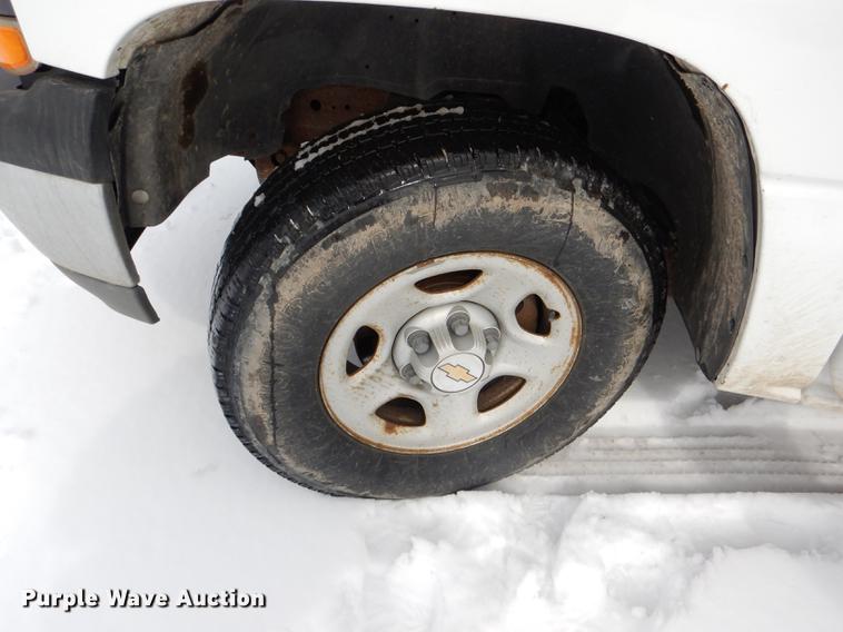 image for item DE0101 2001 Chevrolet Suburban C1500 SUV