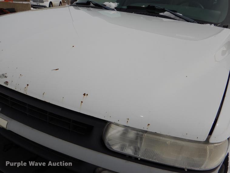 image for item DE0101 2001 Chevrolet Suburban C1500 SUV