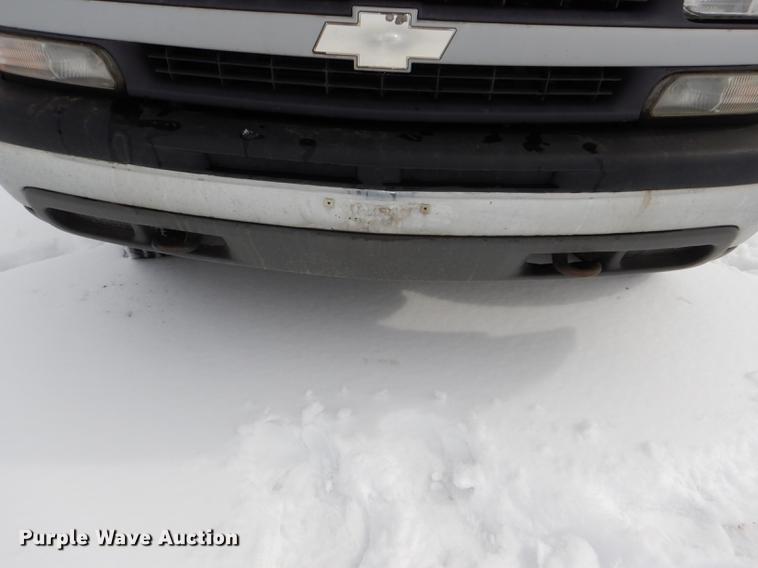 image for item DE0101 2001 Chevrolet Suburban C1500 SUV
