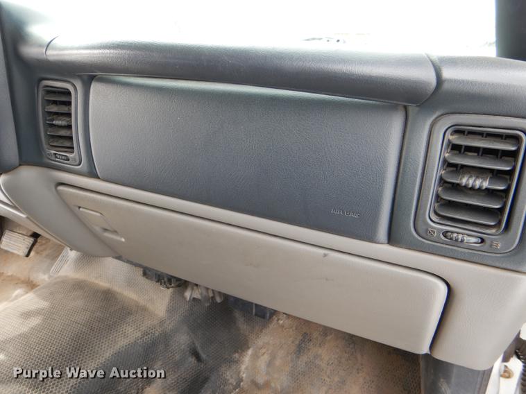 image for item DE0101 2001 Chevrolet Suburban C1500 SUV