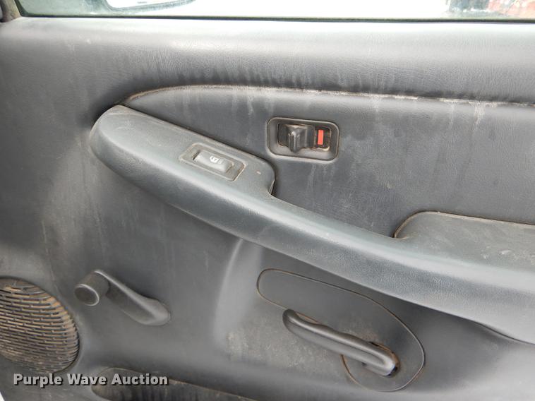 image for item DE0101 2001 Chevrolet Suburban C1500 SUV