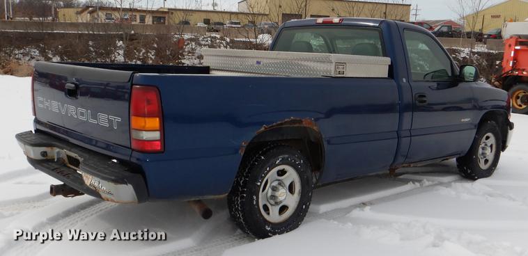 image for item DE0103 2002 Chevrolet Silverado 1500 pickup truck