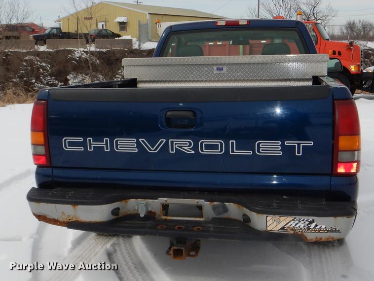 image for item DE0103 2002 Chevrolet Silverado 1500 pickup truck