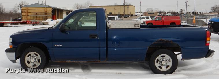 image for item DE0103 2002 Chevrolet Silverado 1500 pickup truck