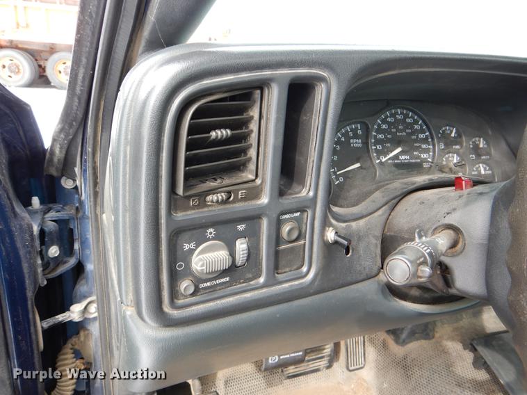 image for item DE0103 2002 Chevrolet Silverado 1500 pickup truck