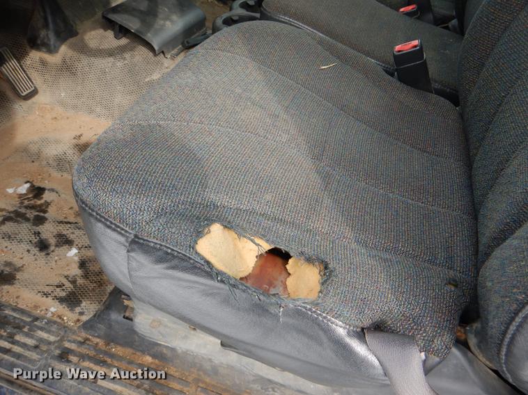 image for item DE0103 2002 Chevrolet Silverado 1500 pickup truck