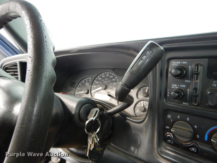 image for item DE0103 2002 Chevrolet Silverado 1500 pickup truck