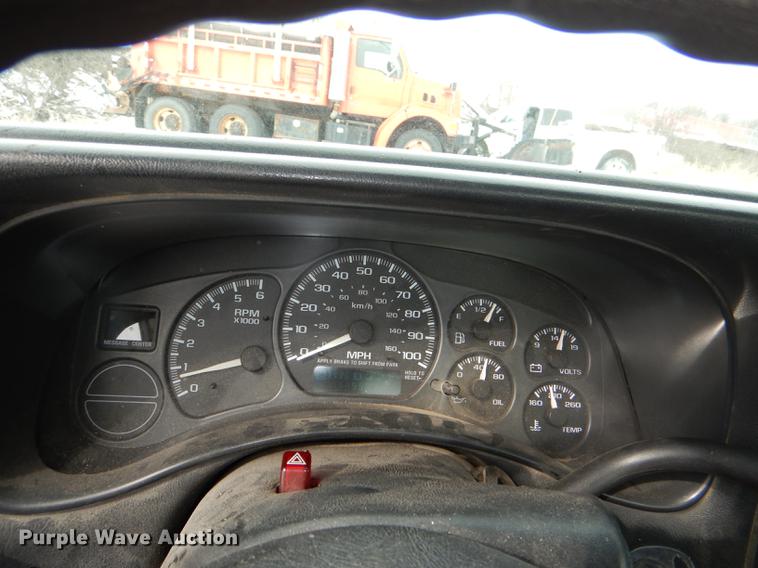 image for item DE0103 2002 Chevrolet Silverado 1500 pickup truck