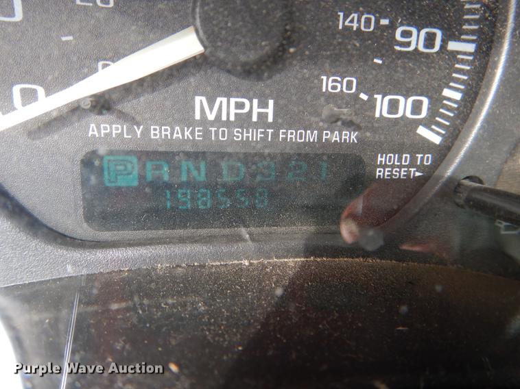 image for item DE0103 2002 Chevrolet Silverado 1500 pickup truck