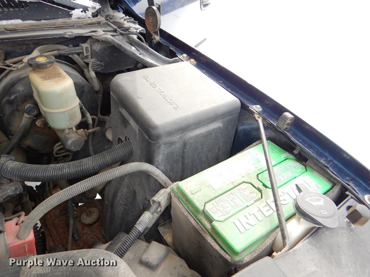 image for item DE0103 2002 Chevrolet Silverado 1500 pickup truck