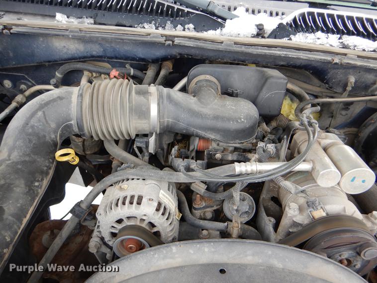 image for item DE0103 2002 Chevrolet Silverado 1500 pickup truck