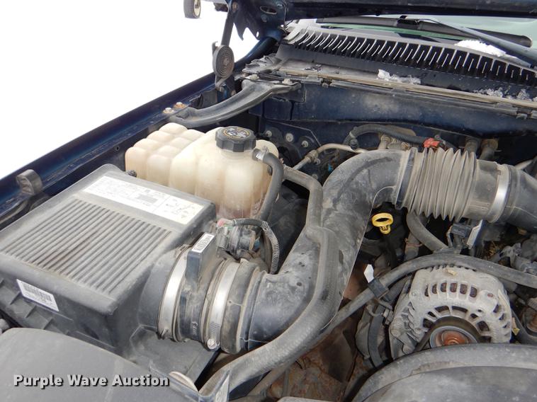 image for item DE0103 2002 Chevrolet Silverado 1500 pickup truck