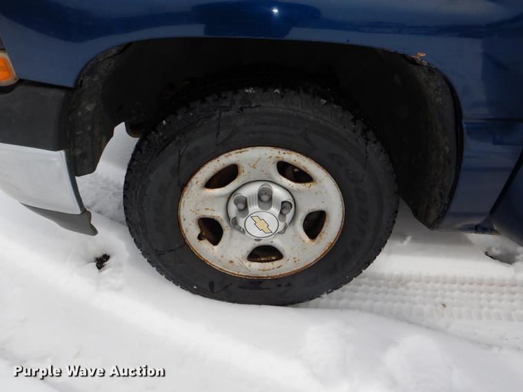 image for item DE0103 2002 Chevrolet Silverado 1500 pickup truck