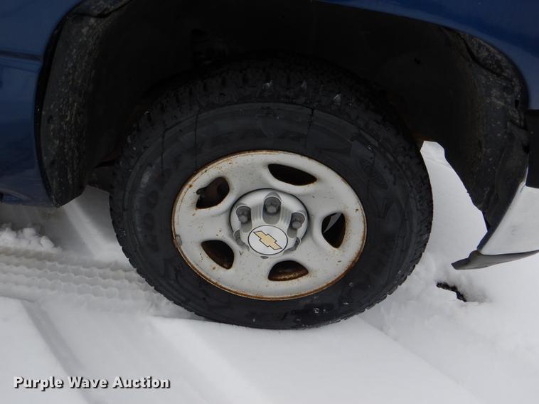 image for item DE0103 2002 Chevrolet Silverado 1500 pickup truck