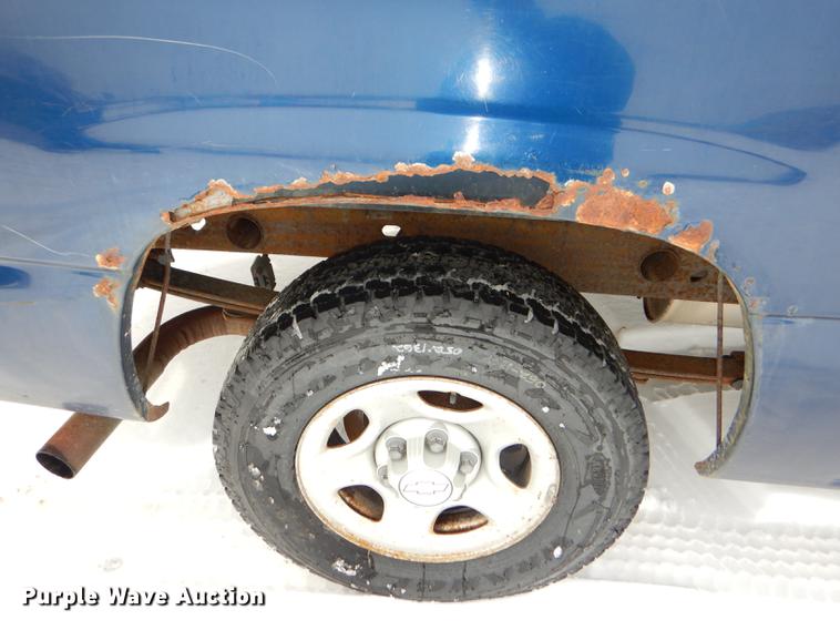 image for item DE0103 2002 Chevrolet Silverado 1500 pickup truck