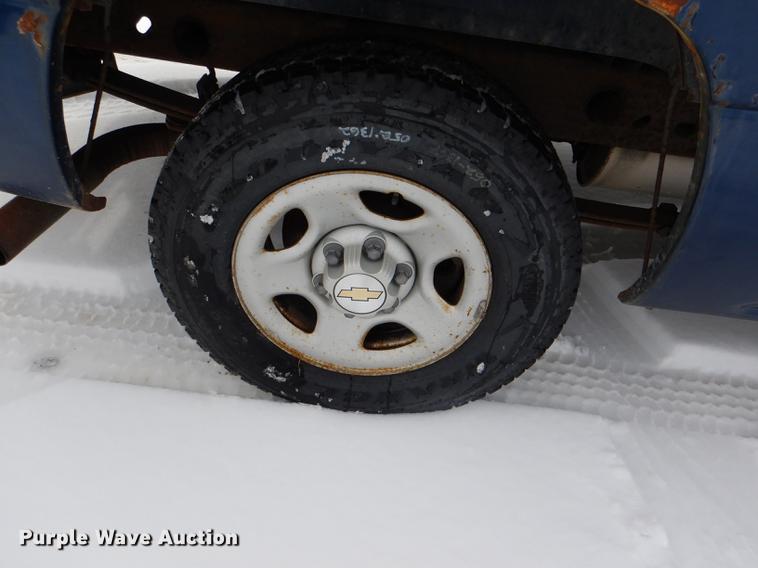 image for item DE0103 2002 Chevrolet Silverado 1500 pickup truck