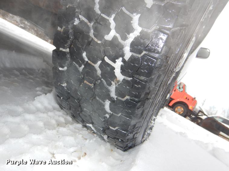 image for item DE0103 2002 Chevrolet Silverado 1500 pickup truck