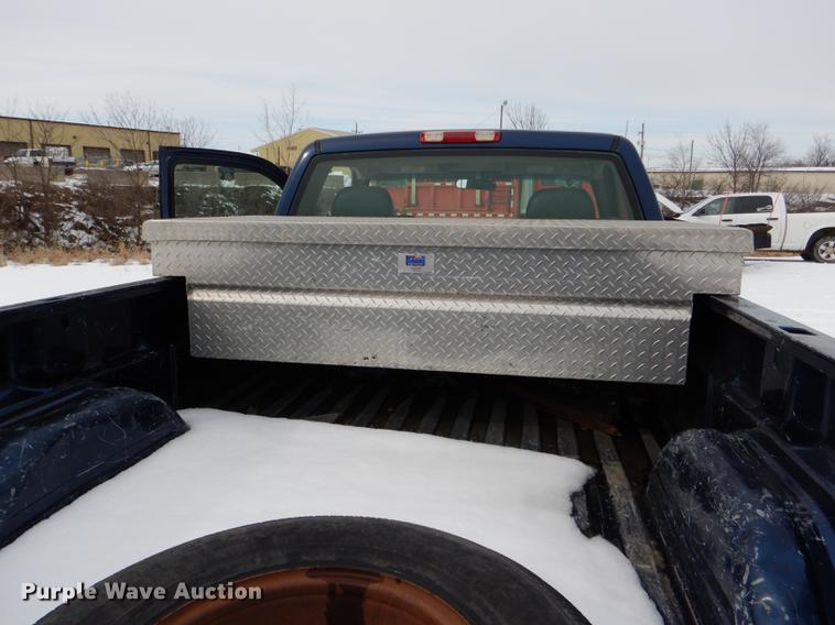 image for item DE0103 2002 Chevrolet Silverado 1500 pickup truck