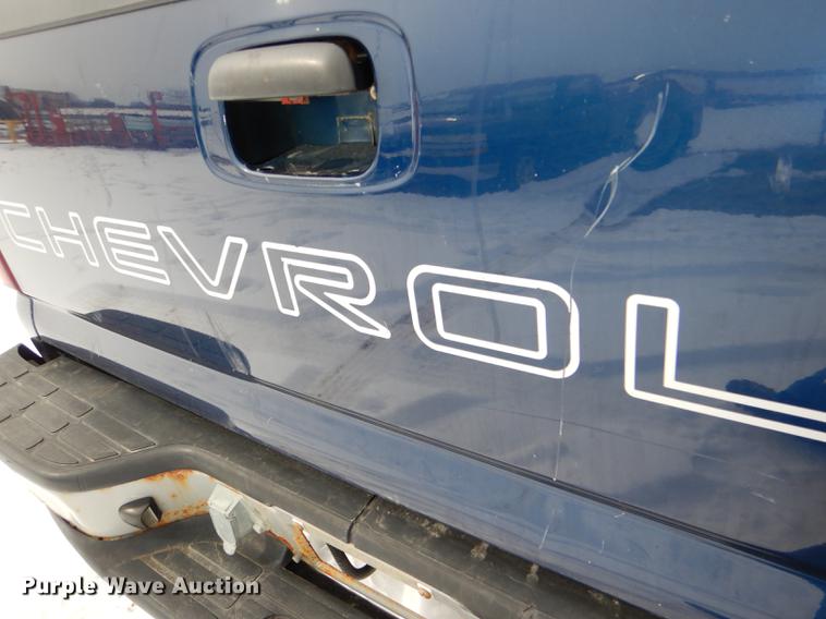 image for item DE0103 2002 Chevrolet Silverado 1500 pickup truck