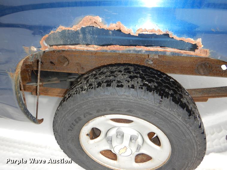 image for item DE0103 2002 Chevrolet Silverado 1500 pickup truck