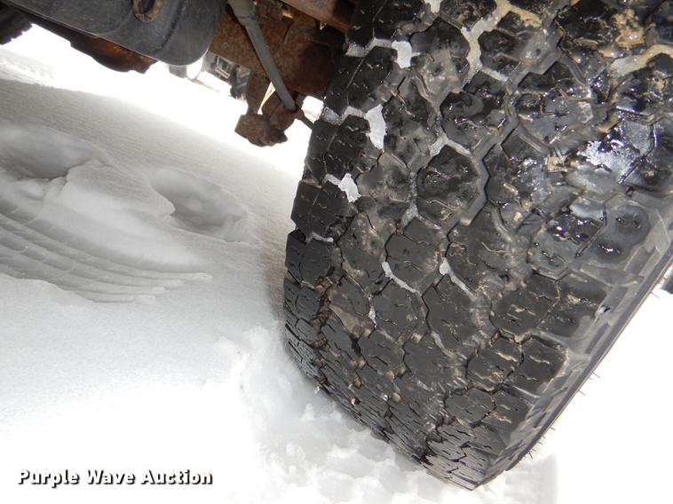 image for item DE0103 2002 Chevrolet Silverado 1500 pickup truck