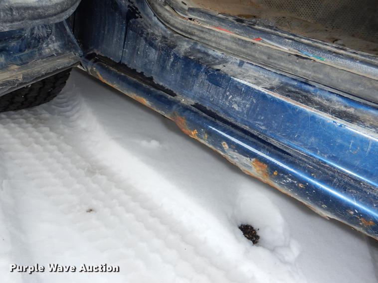 image for item DE0103 2002 Chevrolet Silverado 1500 pickup truck