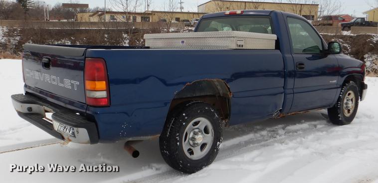 image for item DE0104 2002 Chevrolet Silverado 1500 pickup truck