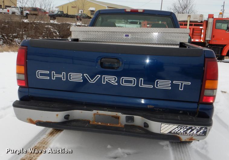 image for item DE0104 2002 Chevrolet Silverado 1500 pickup truck