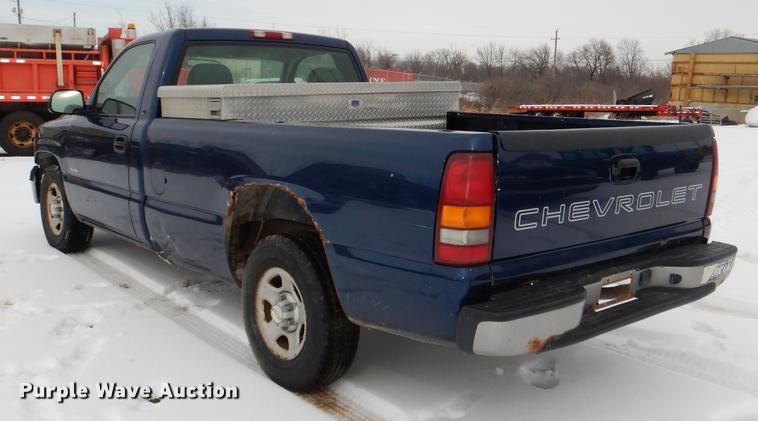 image for item DE0104 2002 Chevrolet Silverado 1500 pickup truck