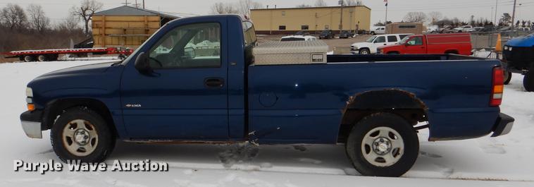 image for item DE0104 2002 Chevrolet Silverado 1500 pickup truck
