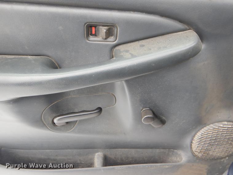 image for item DE0104 2002 Chevrolet Silverado 1500 pickup truck