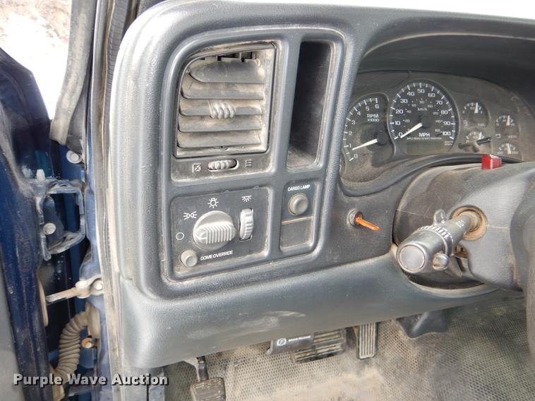 image for item DE0104 2002 Chevrolet Silverado 1500 pickup truck