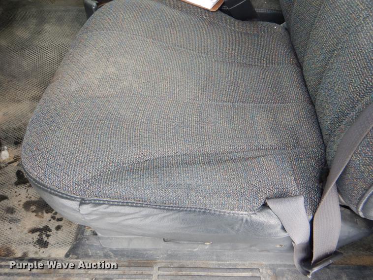 image for item DE0104 2002 Chevrolet Silverado 1500 pickup truck