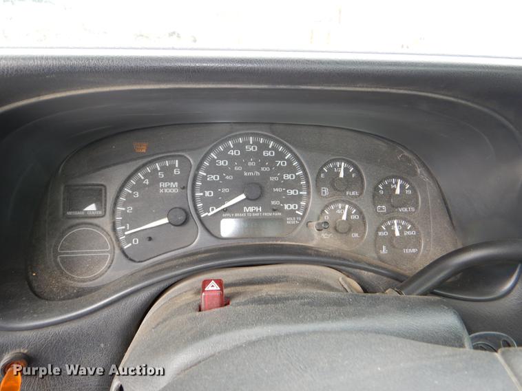 image for item DE0104 2002 Chevrolet Silverado 1500 pickup truck