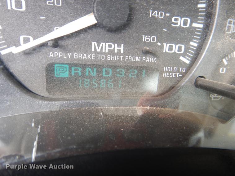 image for item DE0104 2002 Chevrolet Silverado 1500 pickup truck