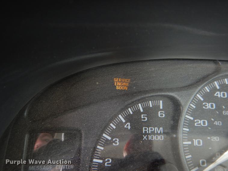 image for item DE0104 2002 Chevrolet Silverado 1500 pickup truck