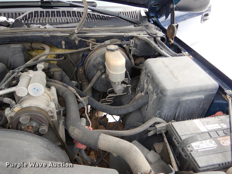 image for item DE0104 2002 Chevrolet Silverado 1500 pickup truck