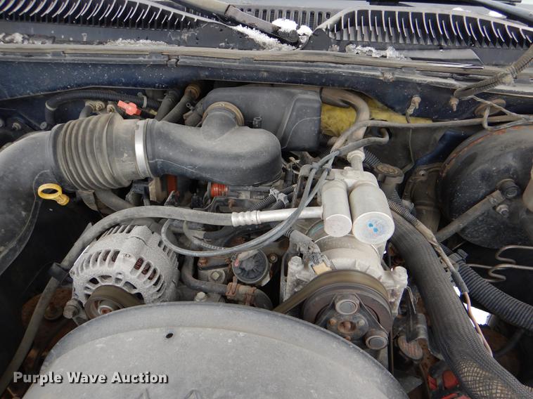 image for item DE0104 2002 Chevrolet Silverado 1500 pickup truck