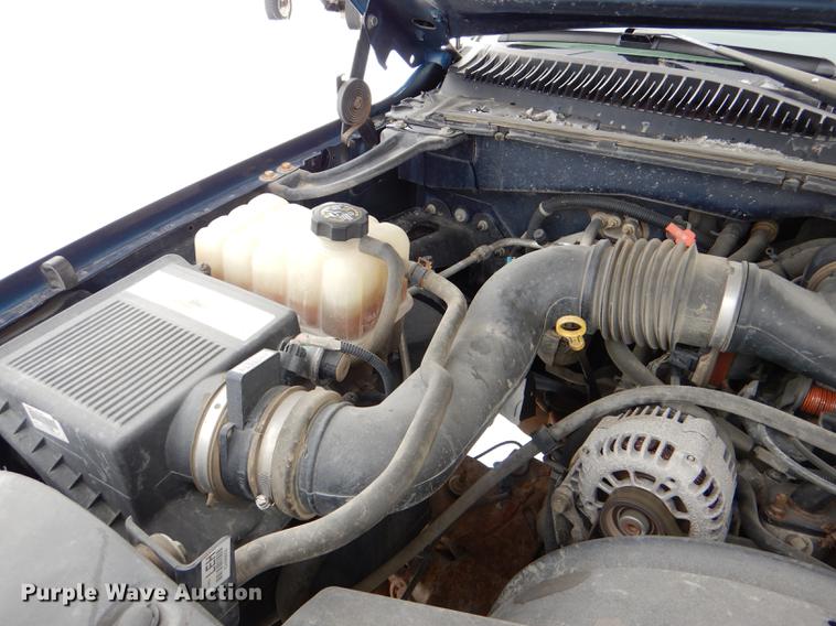 image for item DE0104 2002 Chevrolet Silverado 1500 pickup truck