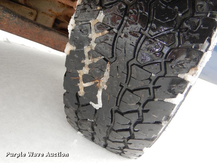 image for item DE0104 2002 Chevrolet Silverado 1500 pickup truck