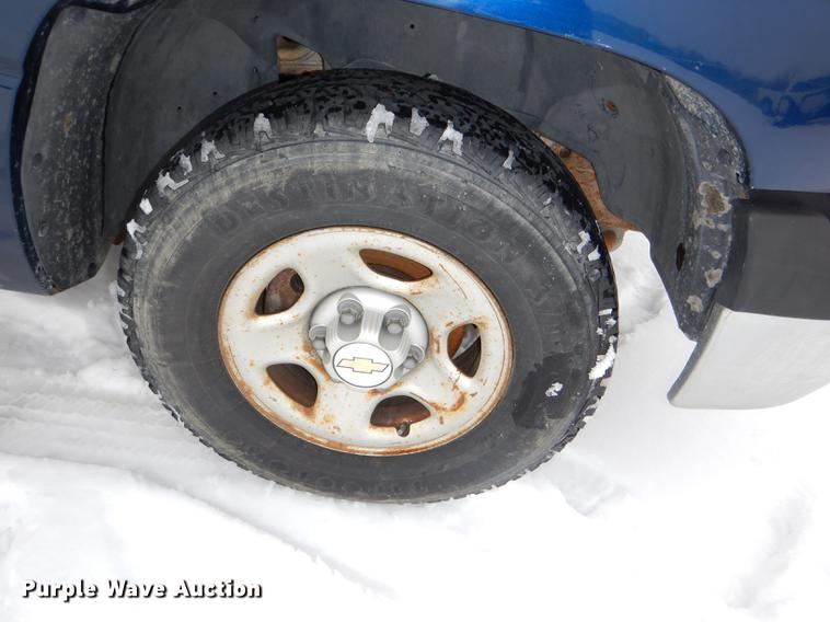 image for item DE0104 2002 Chevrolet Silverado 1500 pickup truck