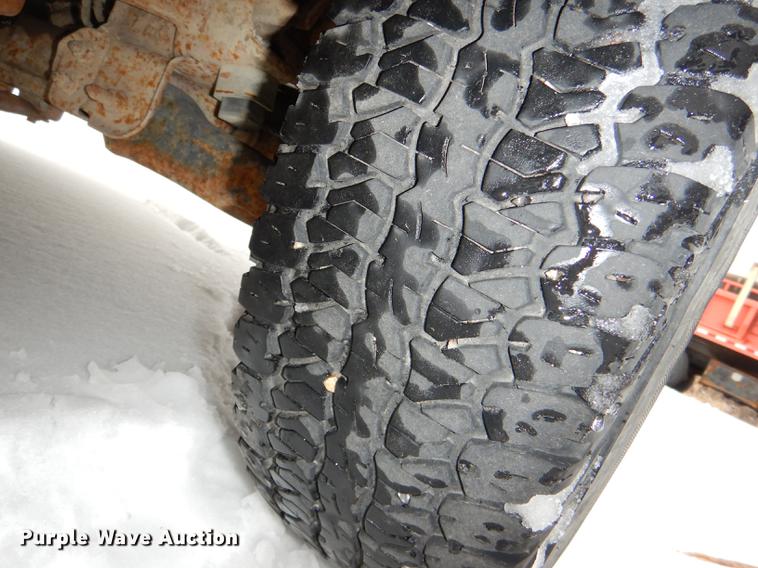 image for item DE0104 2002 Chevrolet Silverado 1500 pickup truck