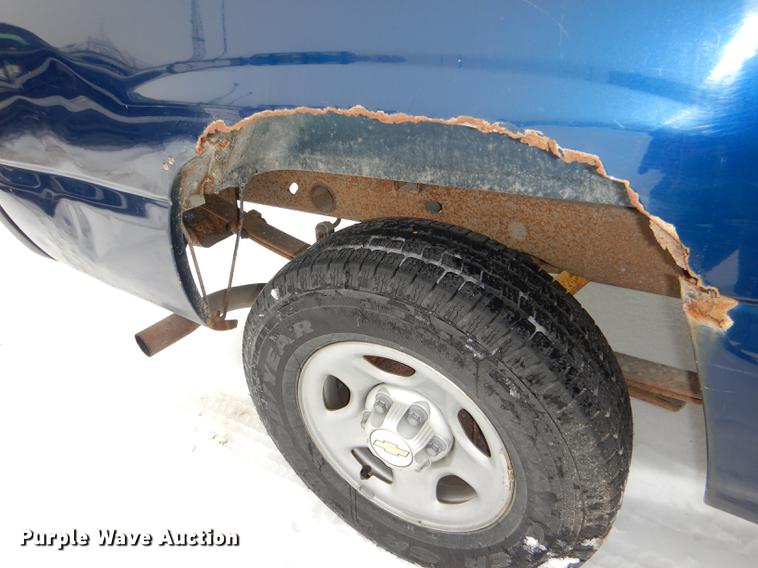 image for item DE0104 2002 Chevrolet Silverado 1500 pickup truck