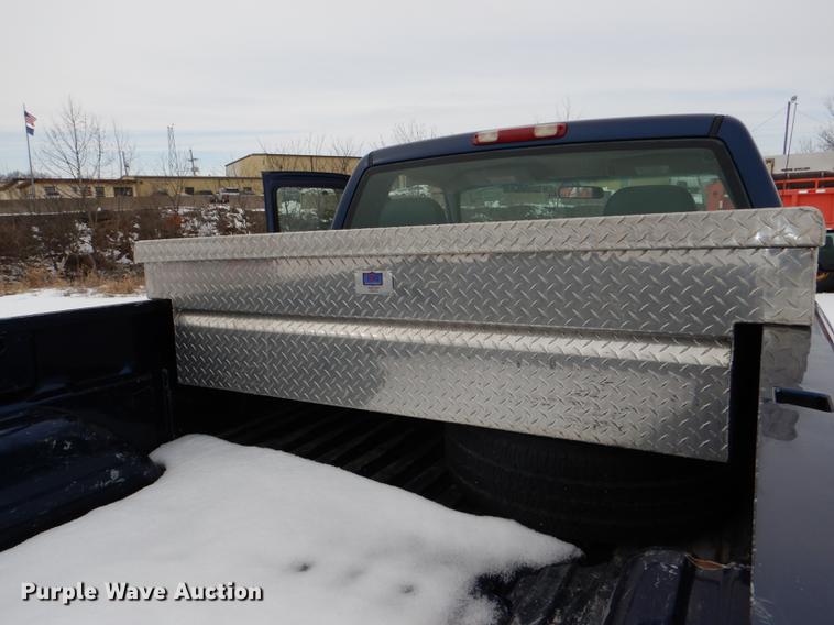 image for item DE0104 2002 Chevrolet Silverado 1500 pickup truck