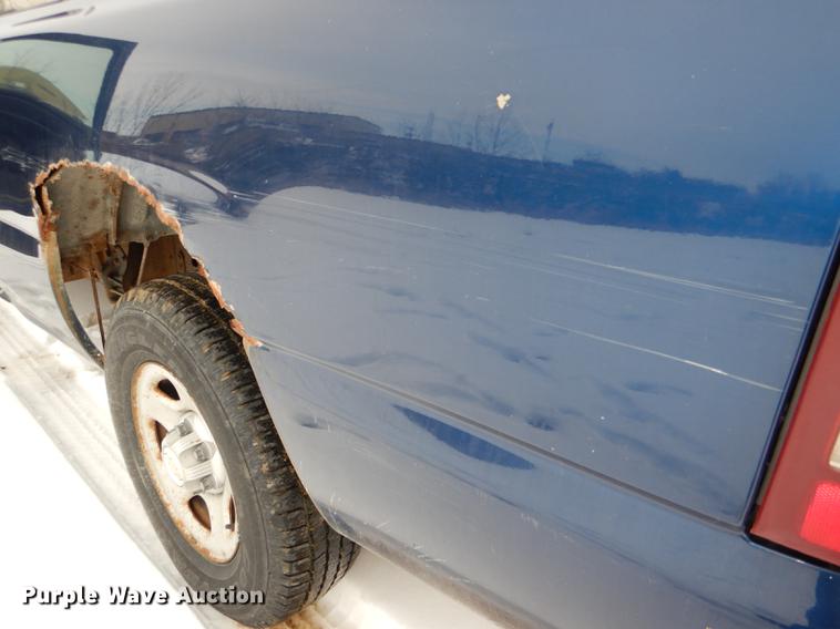 image for item DE0104 2002 Chevrolet Silverado 1500 pickup truck