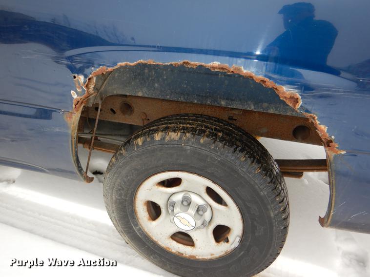 image for item DE0104 2002 Chevrolet Silverado 1500 pickup truck