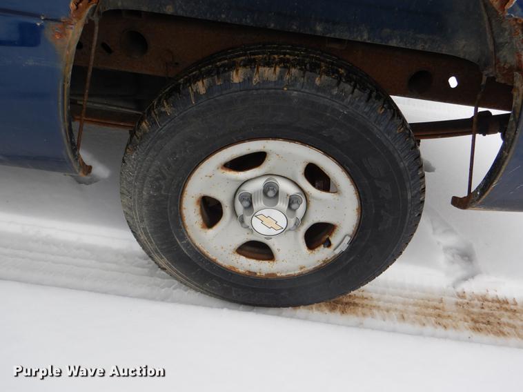 image for item DE0104 2002 Chevrolet Silverado 1500 pickup truck